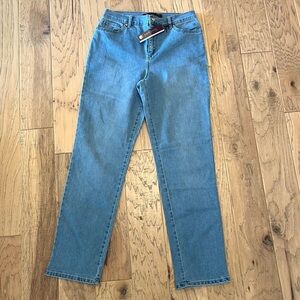 NWT Gloria Vanderbilt Amanda Light Blue Slimming Tapered Leg Jeans, size 8